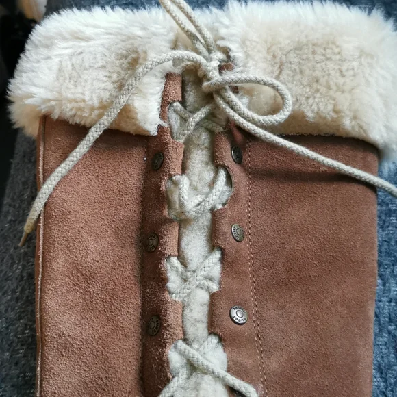 Uggs - Picture 2 of 7